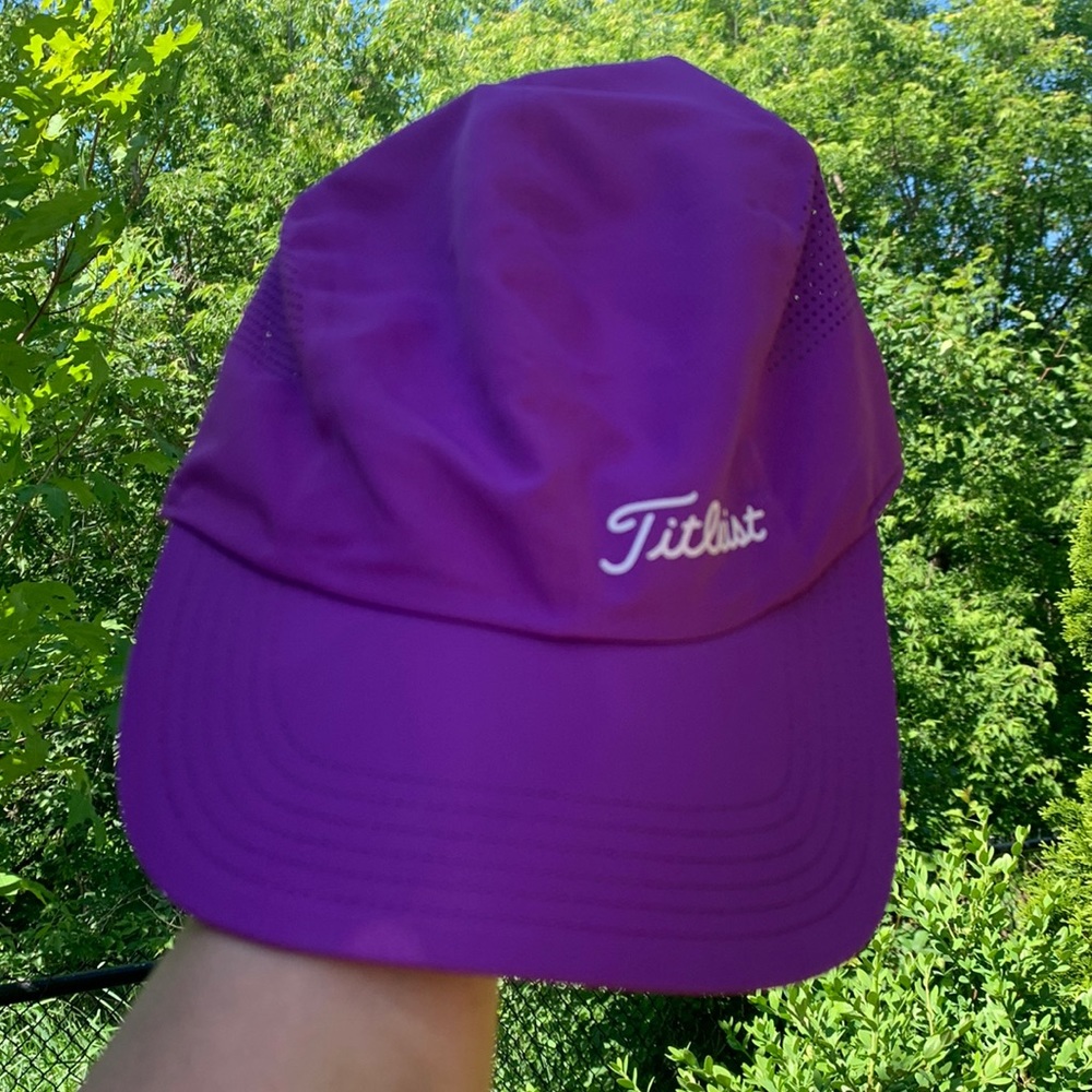 Women Titleist golf cancer awareness hat purple adjustable, GUC, like new